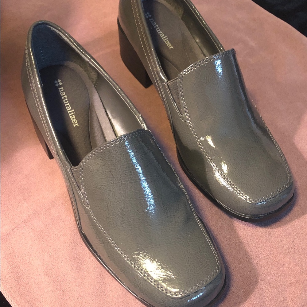 Naturalizer women’s Loafers mid chunk heel 6m